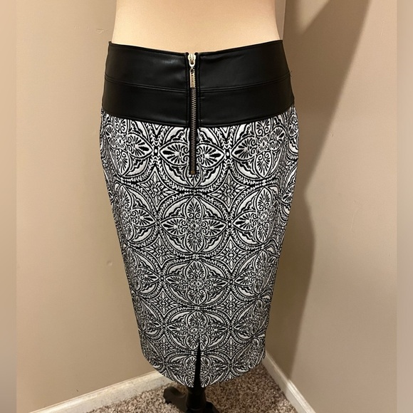 BISOU BISOU PENCIL
SKIRT W/FAUX LEATHER
WAISTBAND, size 4 - Picture 3 of 5